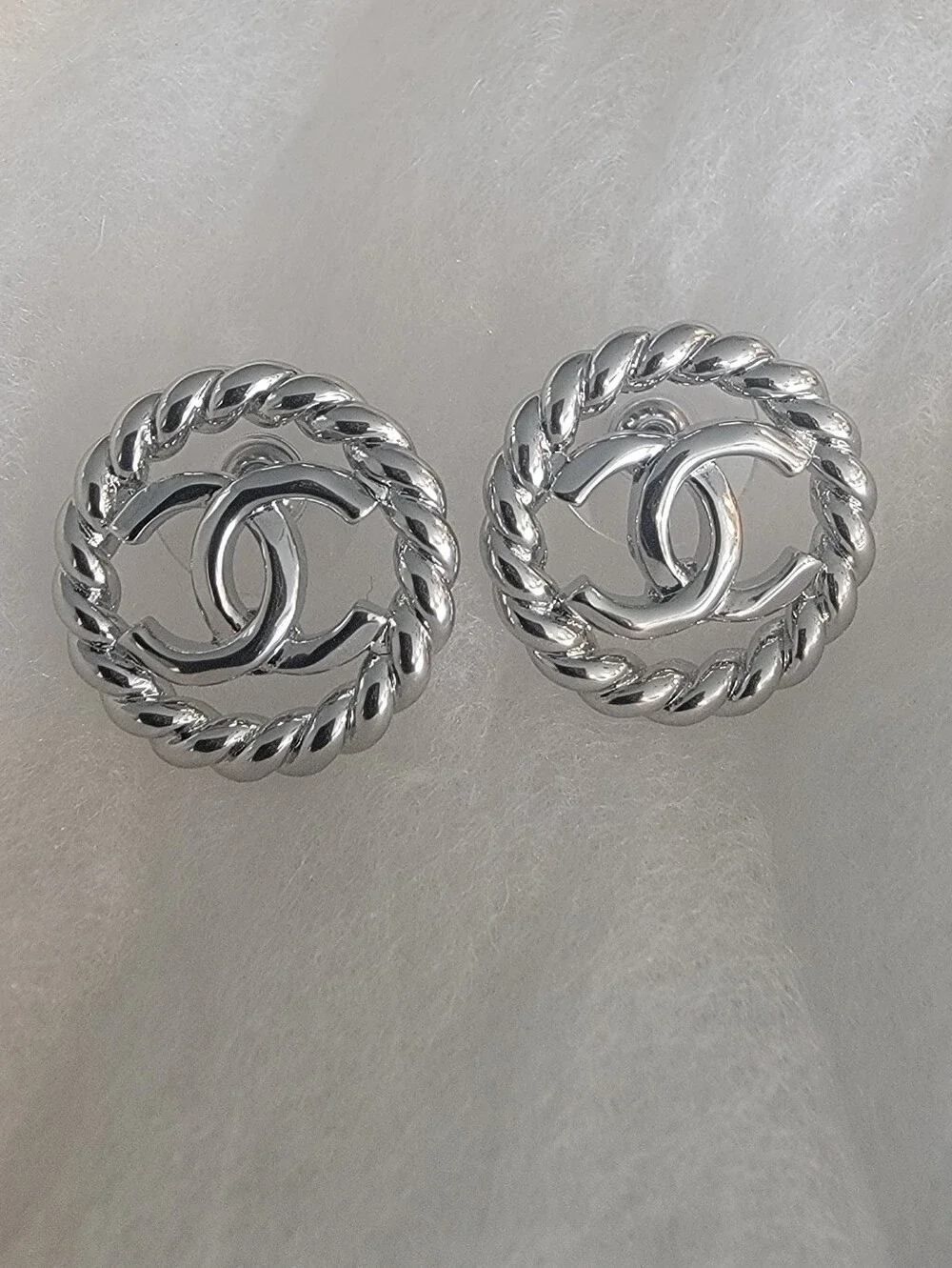 Authentic CHANEL CC Twisted Rope Border Stud Earrings Silver 2025 Cruise A25C